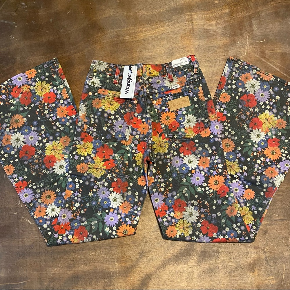 NWT Wrangler Free People Wanderer 622 Flare Jeans W26 L34 Floral High Rise